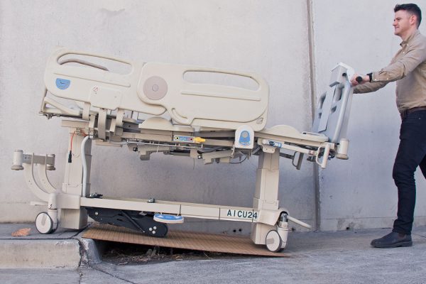 Retractable powered Fifth wheel (P5W), battery powered, retrofittable kit. - Image 2